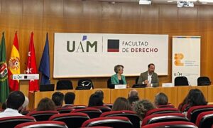 Se observa el panel de la primera Jornada sobre Regulación y Gestión Local de Residuos Sólidos 